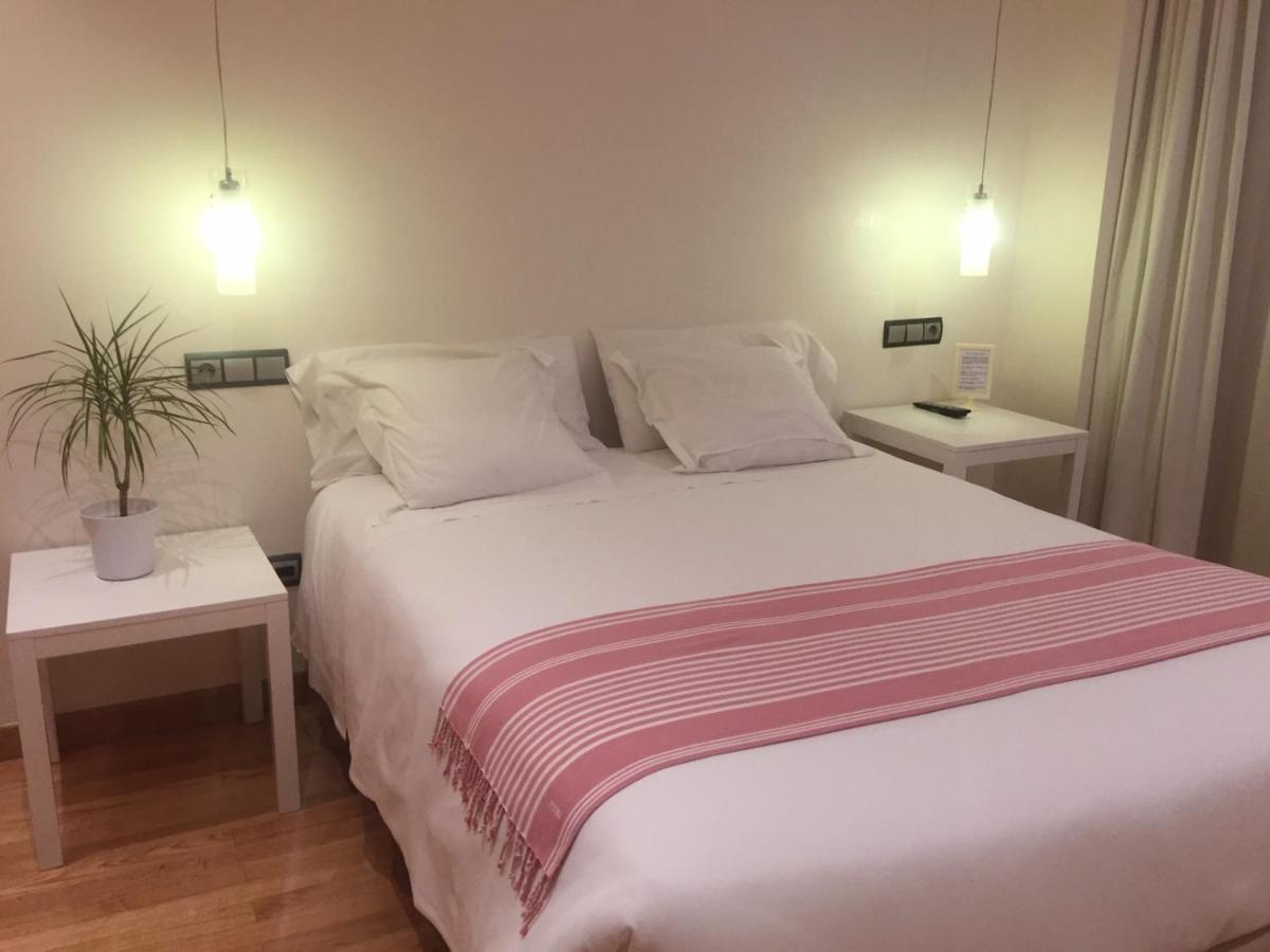 Hotel Nochendi Onís Екстериор снимка