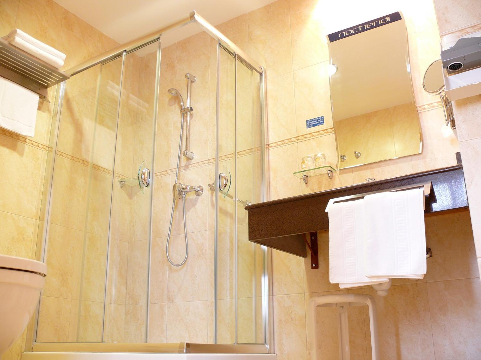 Hotel Nochendi Onís Екстериор снимка