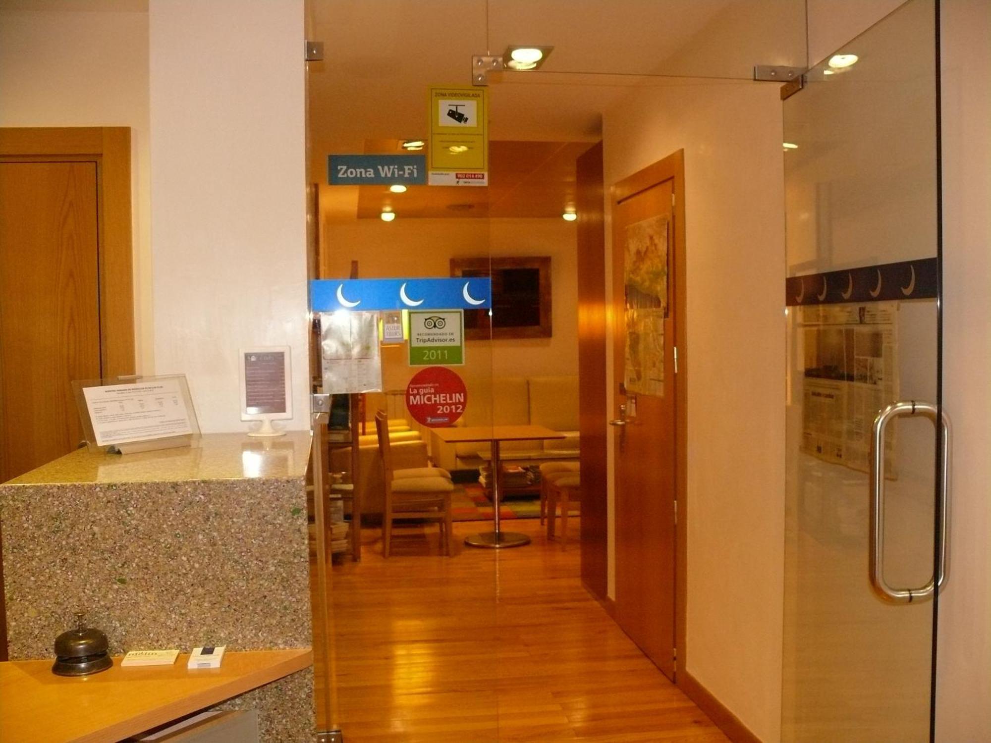 Hotel Nochendi Onís Екстериор снимка