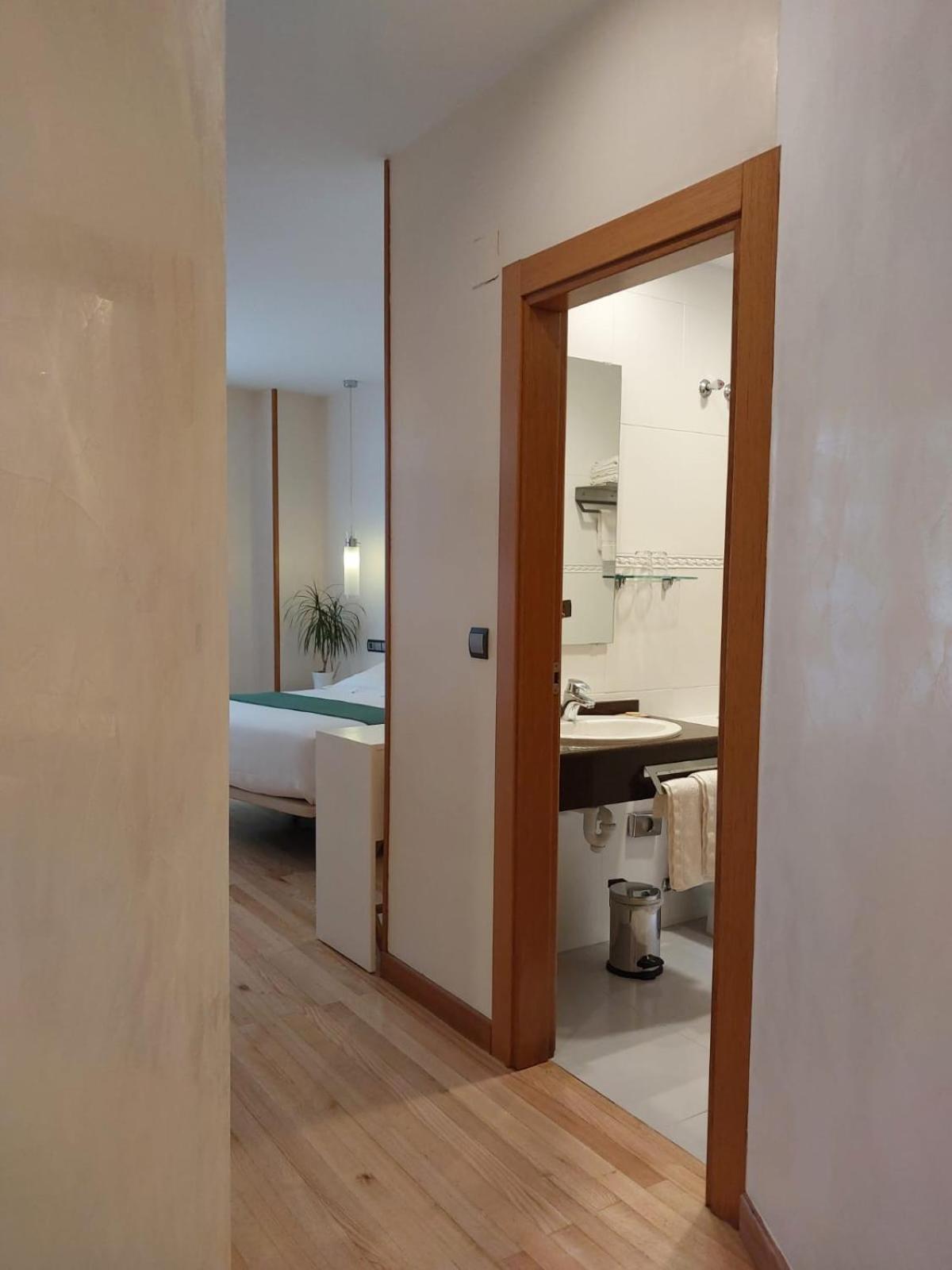Hotel Nochendi Onís Екстериор снимка