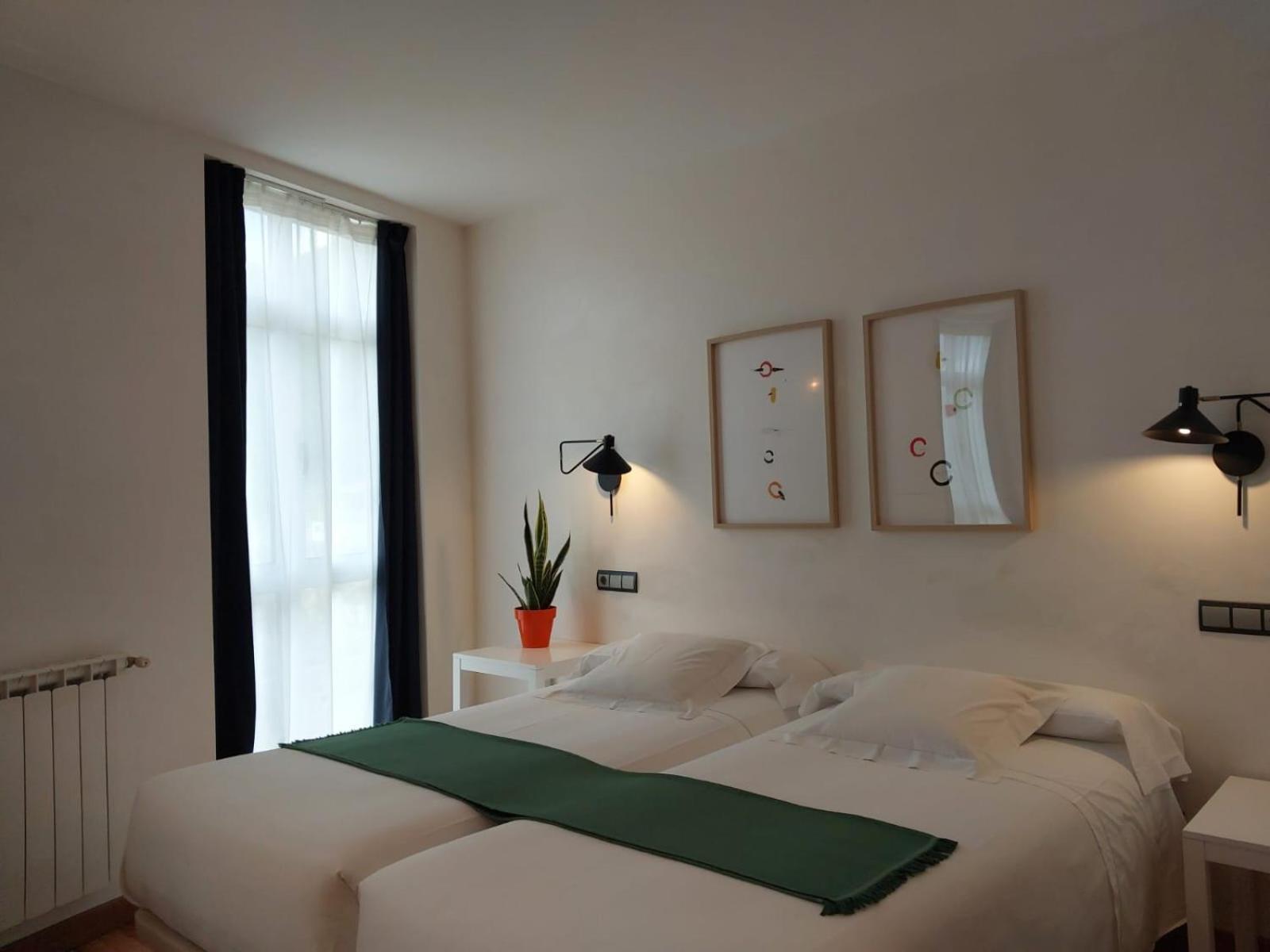 Hotel Nochendi Onís Екстериор снимка