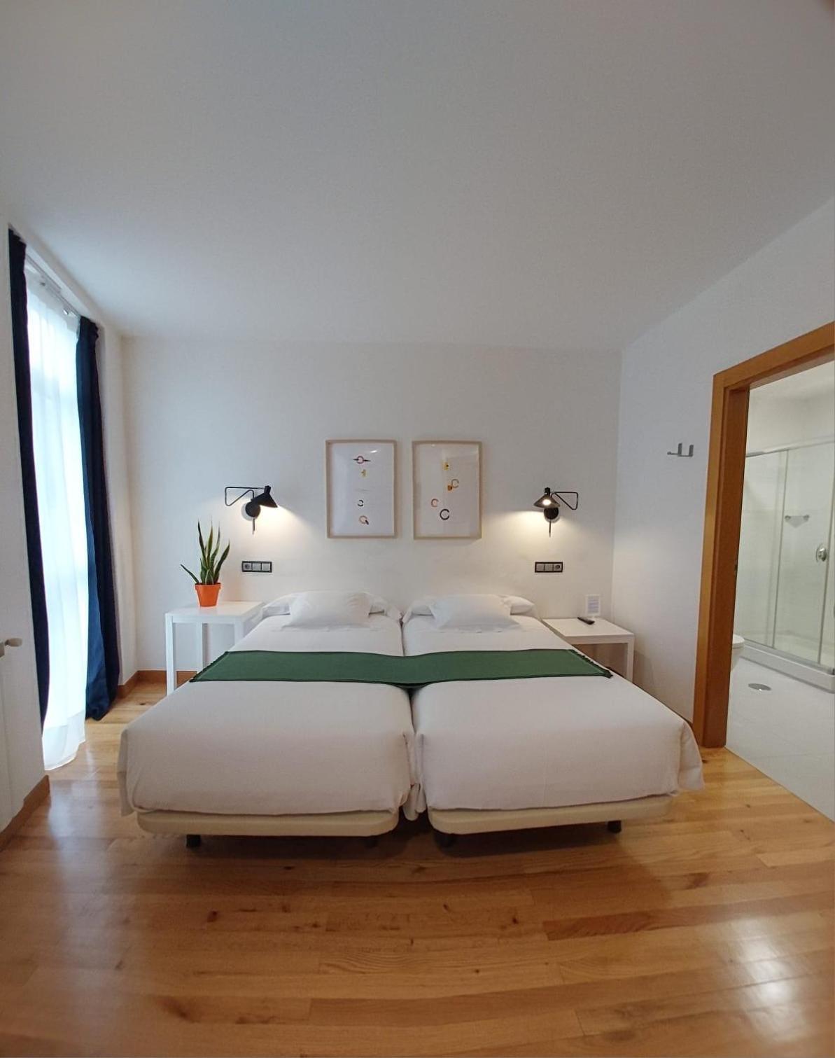 Hotel Nochendi Onís Екстериор снимка
