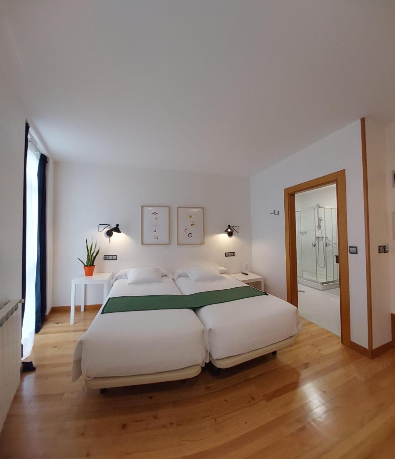Hotel Nochendi Onís Екстериор снимка
