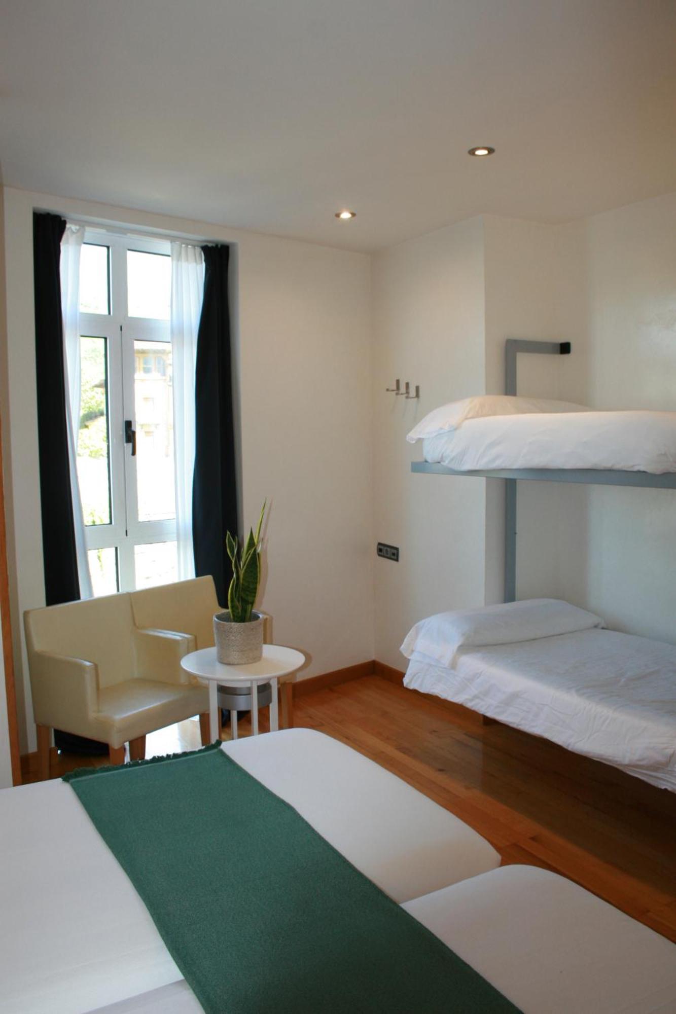 Hotel Nochendi Onís Екстериор снимка