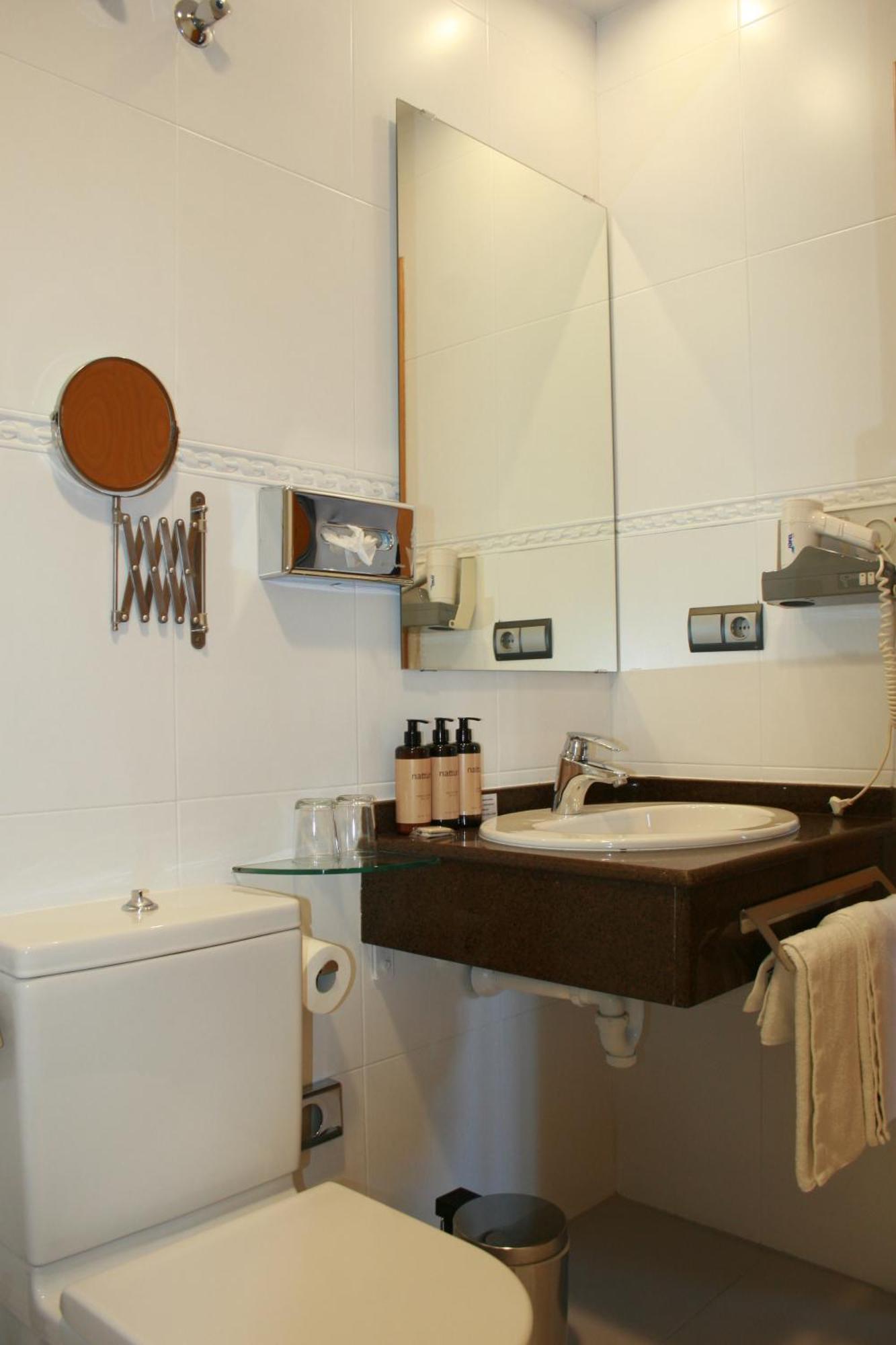 Hotel Nochendi Onís Екстериор снимка