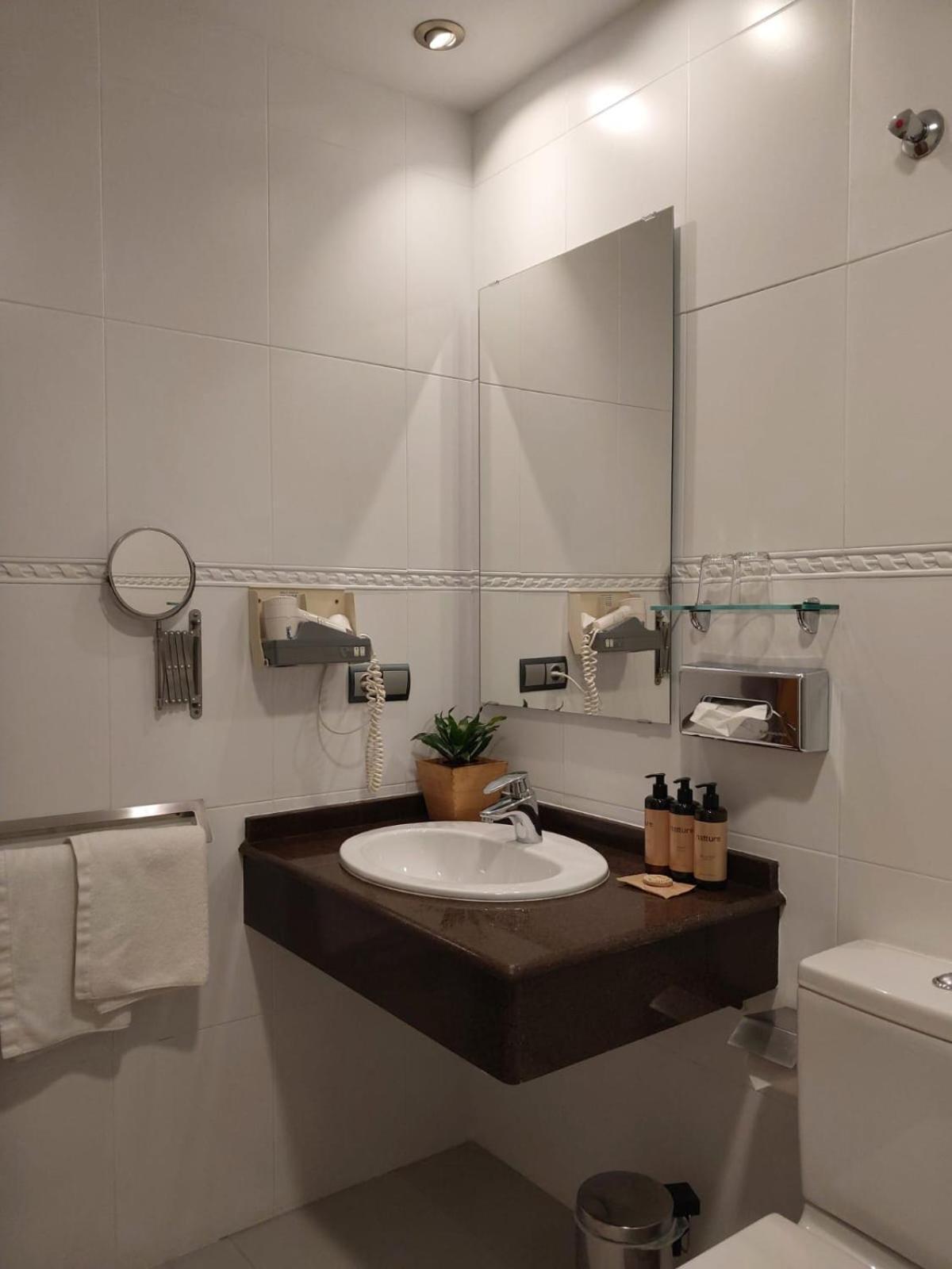Hotel Nochendi Onís Екстериор снимка