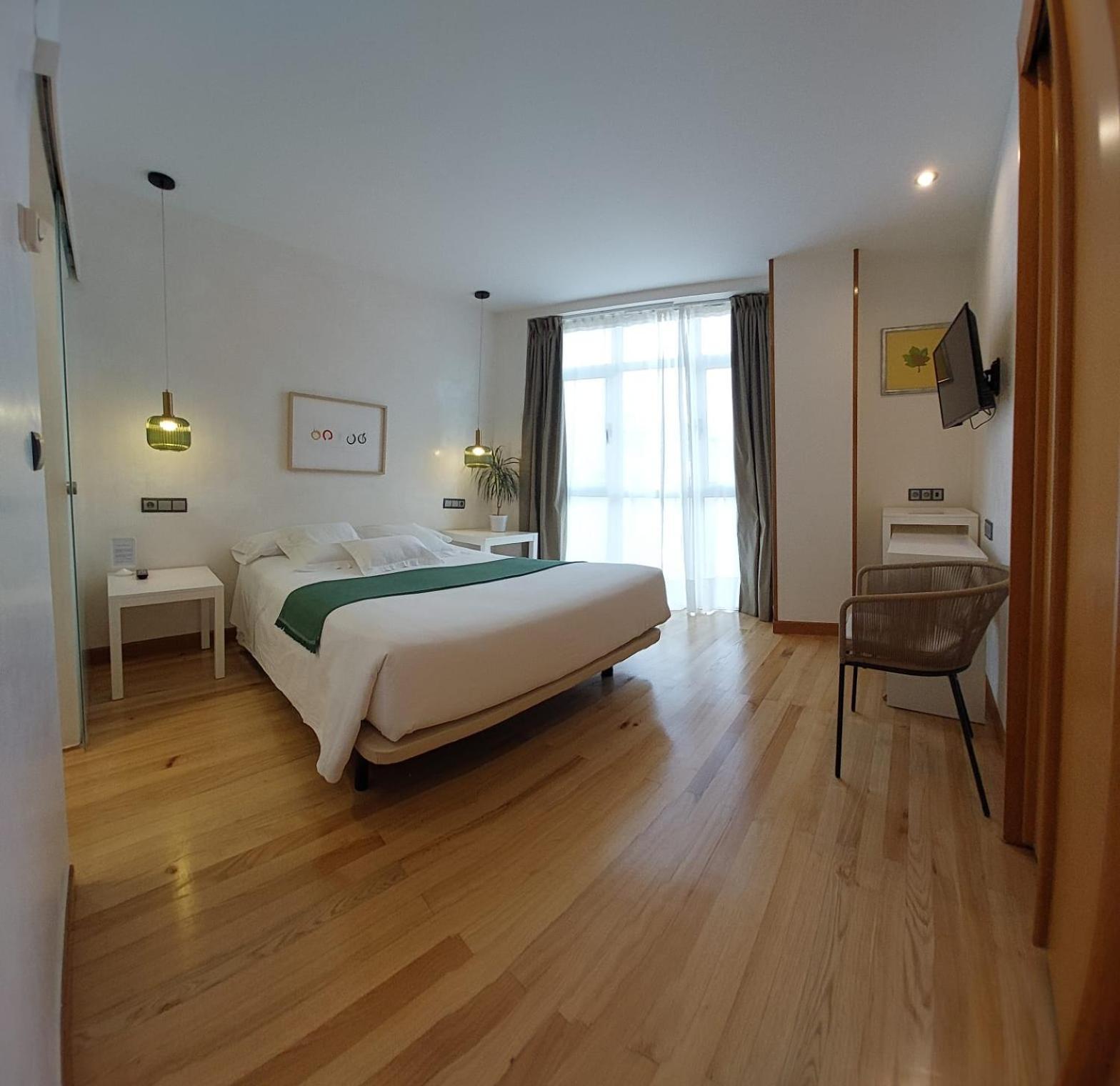 Hotel Nochendi Onís Екстериор снимка