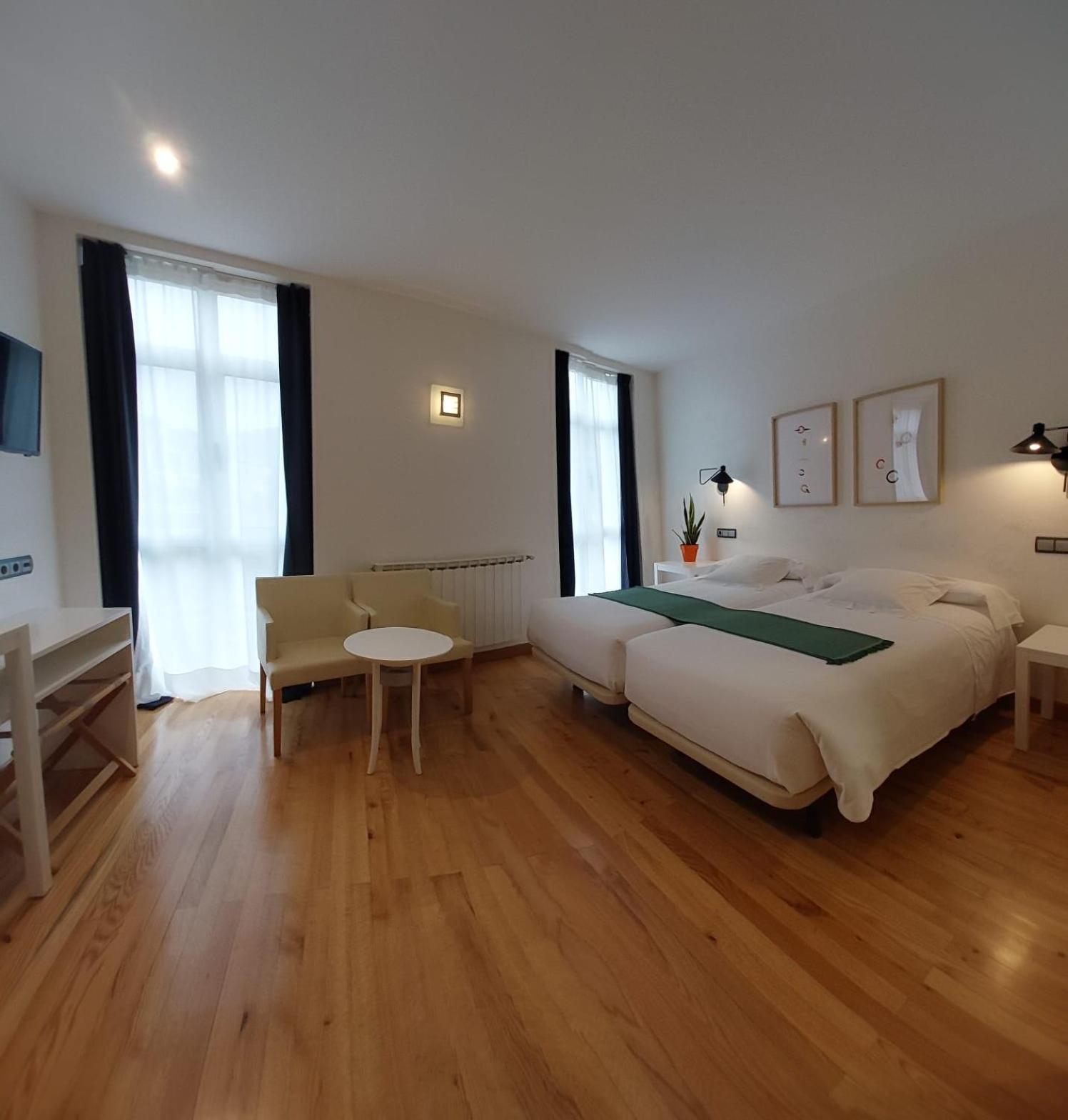 Hotel Nochendi Onís Екстериор снимка