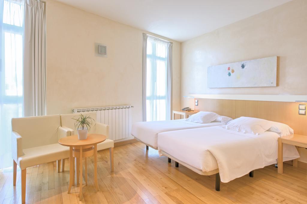 Hotel Nochendi Onís Екстериор снимка