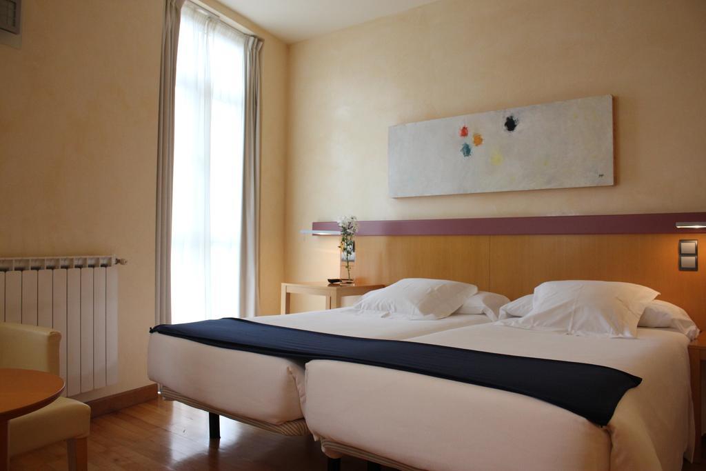 Hotel Nochendi Onís Екстериор снимка