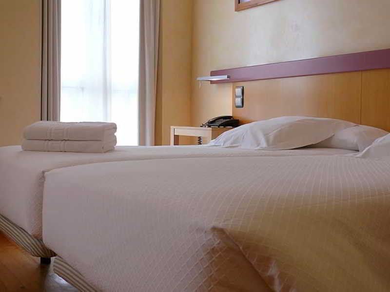 Hotel Nochendi Onís Екстериор снимка