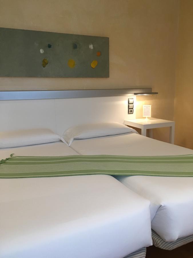 Hotel Nochendi Onís Екстериор снимка