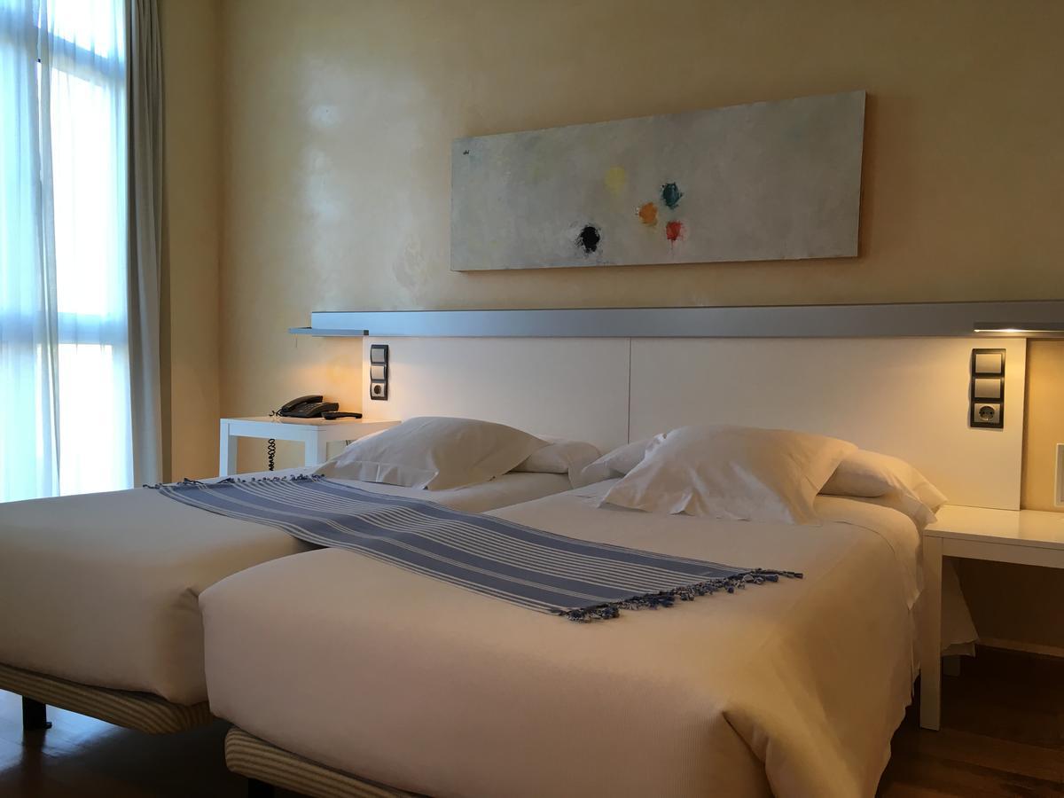 Hotel Nochendi Onís Екстериор снимка