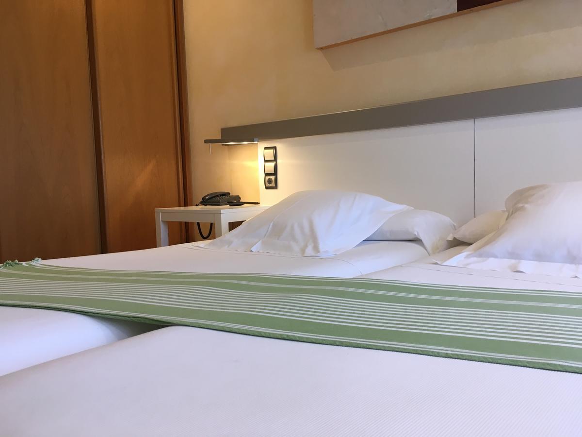 Hotel Nochendi Onís Екстериор снимка