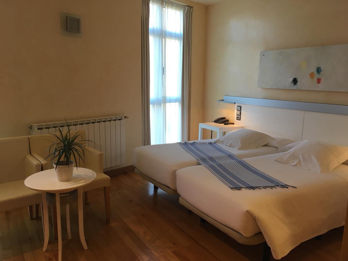 Hotel Nochendi Onís Екстериор снимка