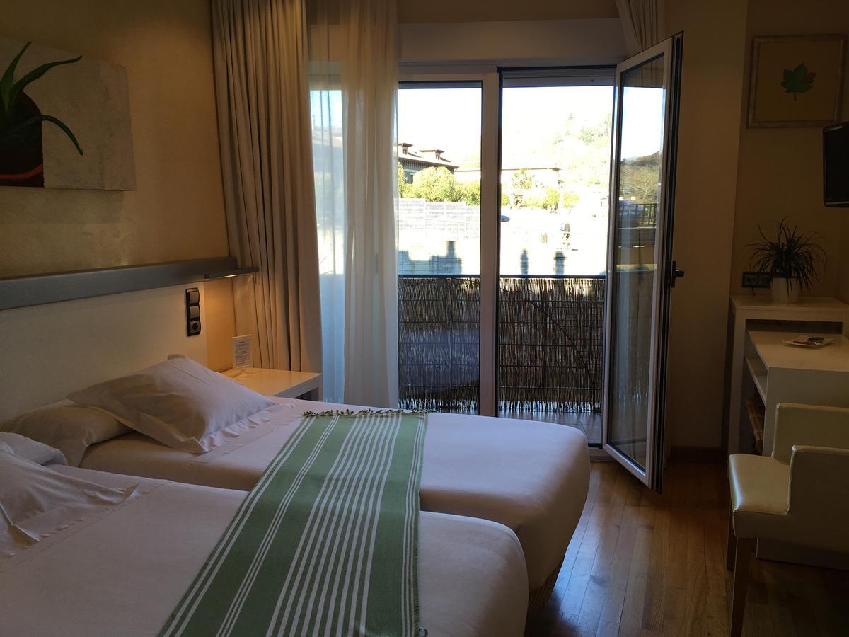 Hotel Nochendi Onís Екстериор снимка