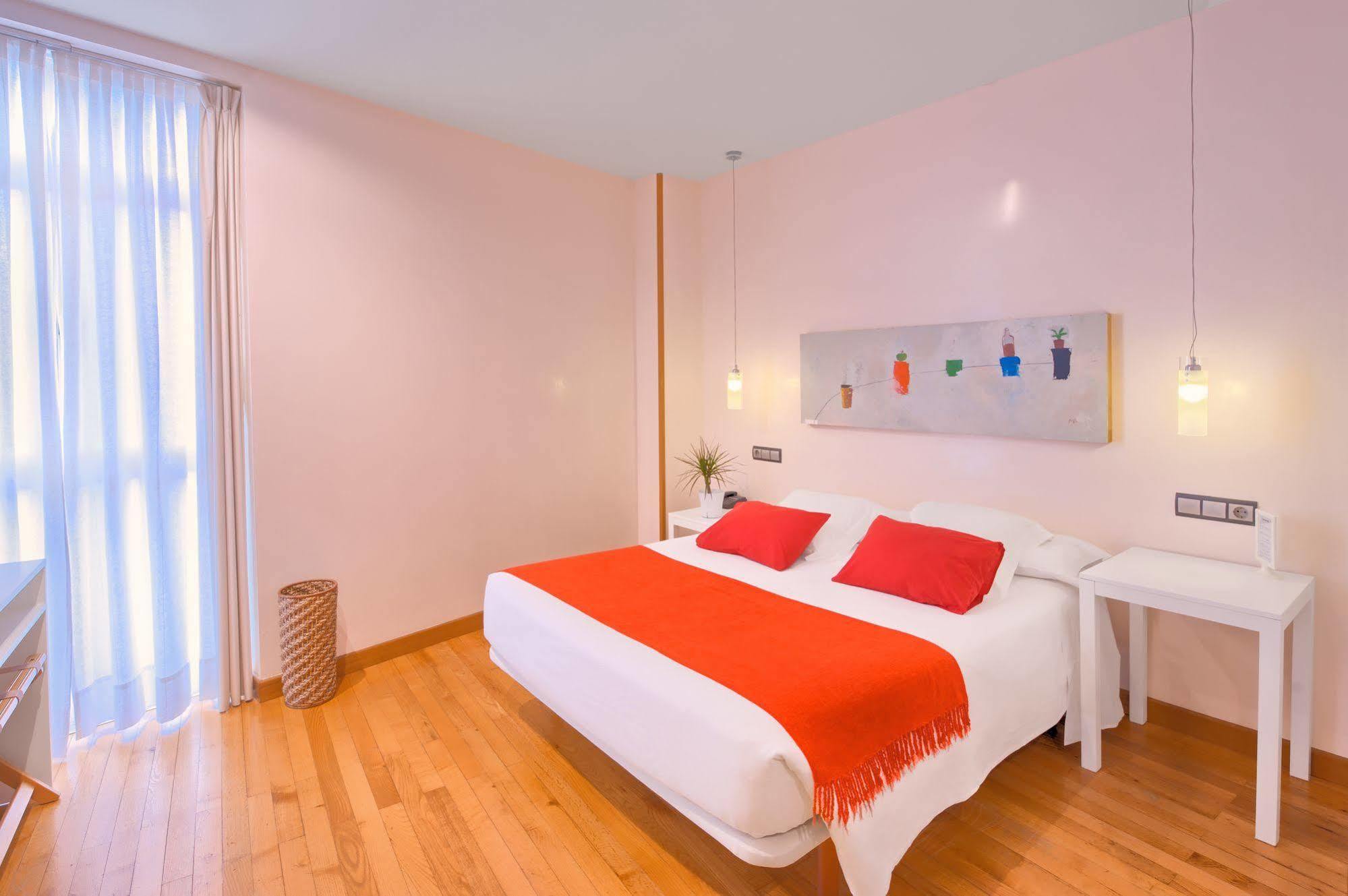 Hotel Nochendi Onís Екстериор снимка